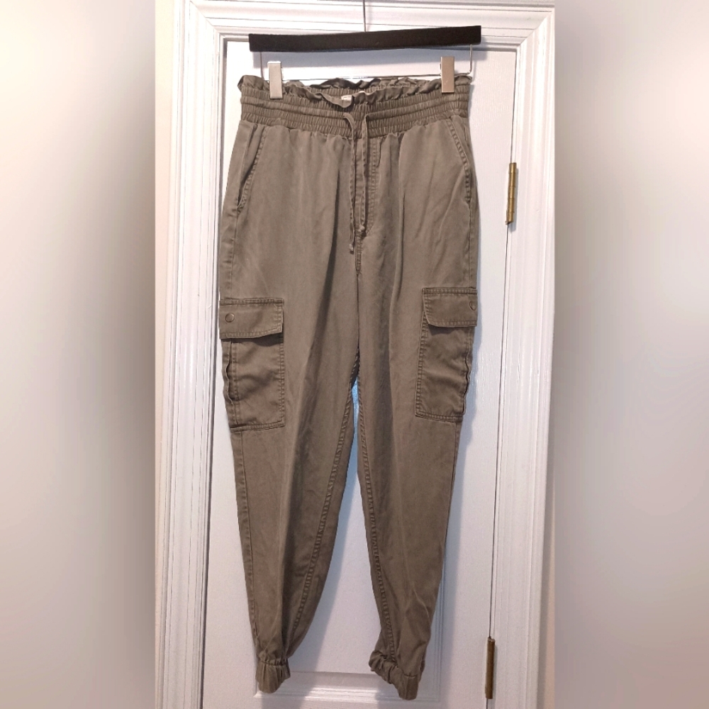 Abercrombie & Fitch olive Green Light Weight Cargo Pants Medium